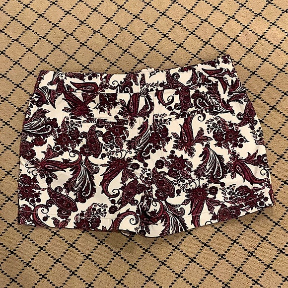 Ann Taylor LOFT Shorts - Picture 3 of 4